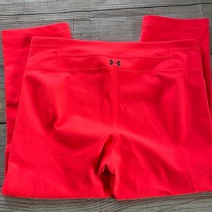 UNDER ARMOUR fitted workout pants